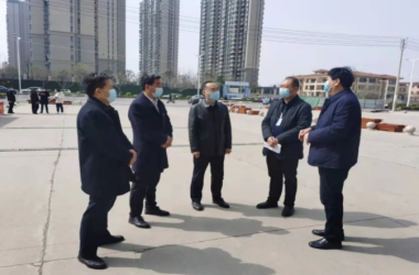 周口市教體局黨組成員、督學褚嚴明一行四人蒞臨我校檢查指導疫情防控工作