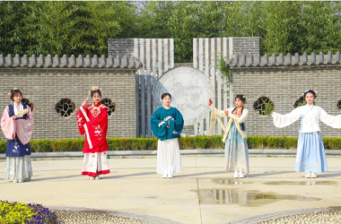 十二“仙女”游梅園 | 我校古裝模特表演隊叫響淮陽