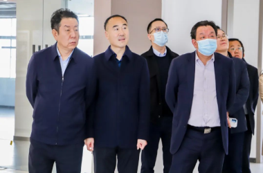 新疆維吾爾自治區(qū)工商業(yè)聯(lián)合會蒞臨我校參觀考察
