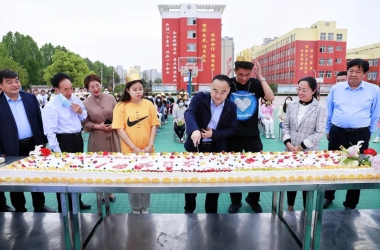 我院舉辦“一歲一禮，擁抱青春”集體生日活動
