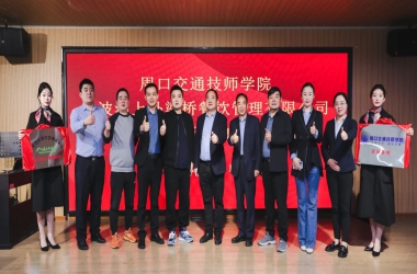 浙菜名企寧波涌上外婆橋餐飲公司與我校對(duì)口專業(yè)定制班授牌開班