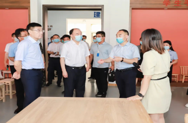 省人大常委會(huì)副主任徐濟(jì)超帶隊(duì)到周口交通技師學(xué)院調(diào)研