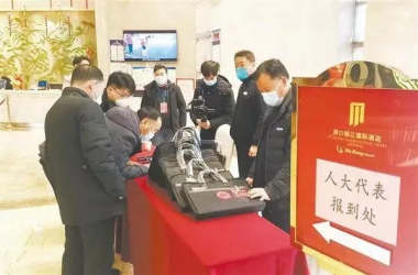 《周口日?qǐng)?bào)》采訪市人大代表、我校理事長侯聯(lián)營：增強(qiáng)學(xué)生就業(yè)創(chuàng)業(yè)能力，持續(xù)深化校企合作