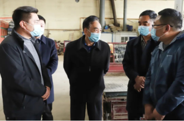 我院黨支部書記徐凱帶領(lǐng)學(xué)校疫情防控檢查組檢查師生餐廳食品安全情況