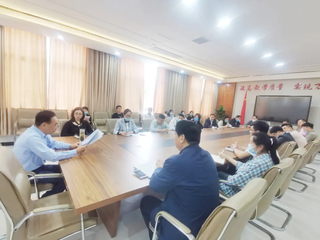 落實(shí)兩會精神 譜寫新時(shí)代職業(yè)教育新篇章——周交院教職員工學(xué)習(xí)《政府工作報(bào)告》