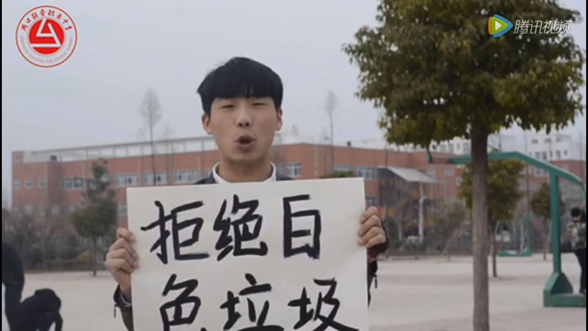 “杜絕白色垃圾，共創(chuàng)綠色校園” 環(huán)保倡議書