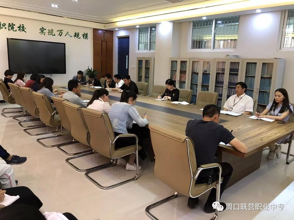我校舉行優(yōu)秀教師代表座談會(huì)