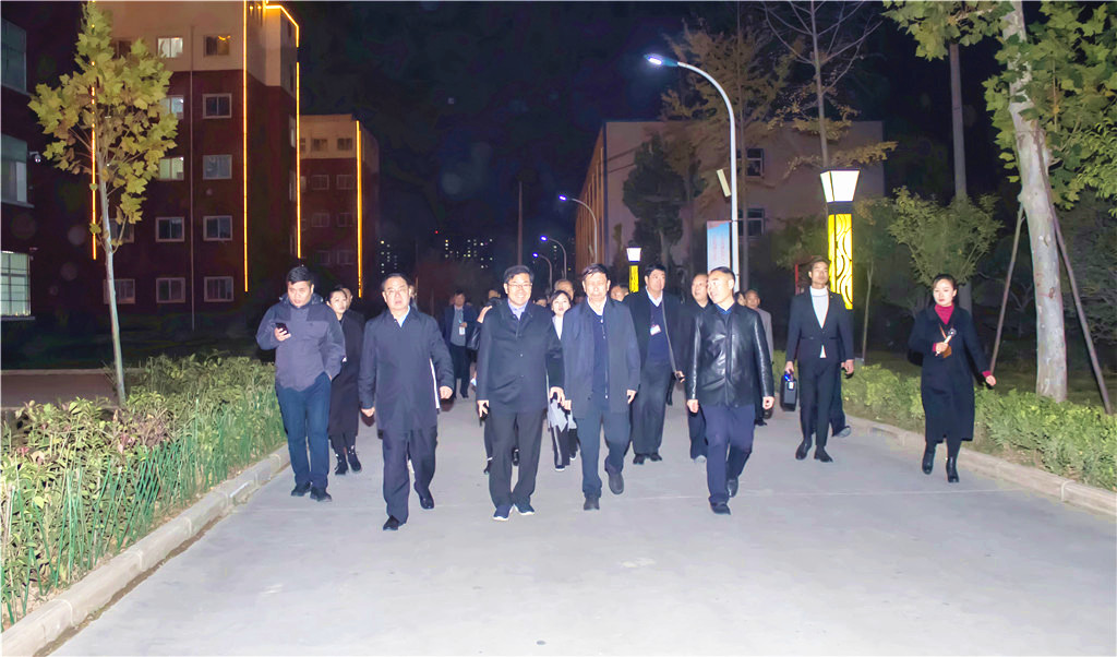 駐南陽省人大代表團蒞臨我校視察指導工作