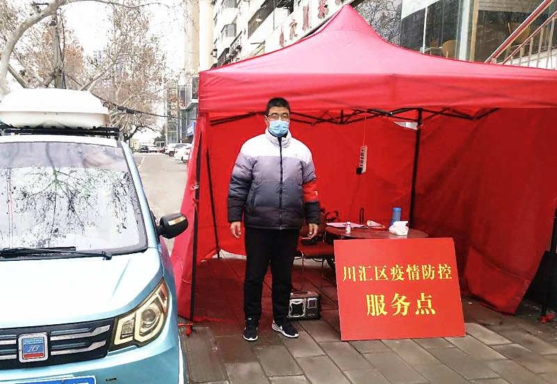 周口交通技師學院志愿者在疫情防控一線當先鋒
