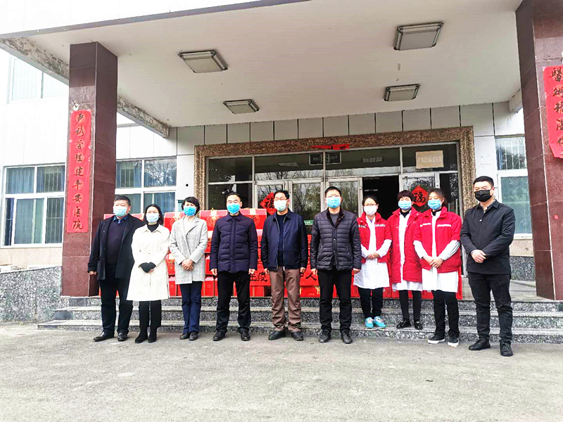 周口交通技師學院領導班子成員代表全院師生慰問市中心醫(yī)院抗疫一線的醫(yī)護人員